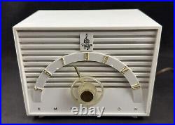Vintage 1954 Emerson Model 811 Bakelite Table Tube Radio