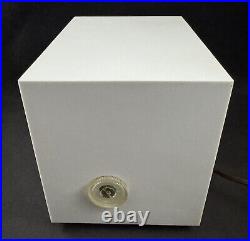 Vintage 1954 Emerson Model 811 Bakelite Table Tube Radio