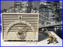 Vintage 1954 Emerson White Bakelite Model 811 Tube Radio MCM Works Stunning