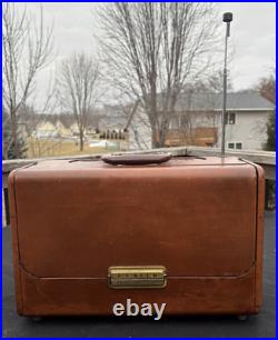 Vintage 1955 Zenith Trans Oceanic Wave Magnet Portable Tube Radio Works Video
