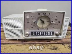 Vintage 1957 GE Clock Radio Model 912D Tube AM White Mid Century Modern WORKING