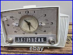Vintage 1957 GE Clock Radio Model 912D Tube AM White Mid Century Modern WORKING