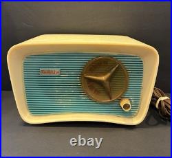 Vintage 1959 Traveler Model T-204 AM Tube Radio Turquoise & Ivory Cabinet. RARE