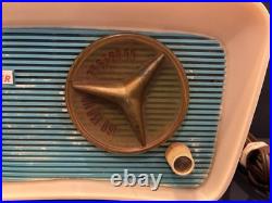 Vintage 1959 Traveler Model T-204 AM Tube Radio Turquoise & Ivory Cabinet. RARE