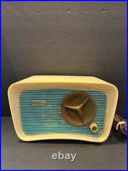 Vintage 1959 Traveler Model T-204 AM Tube Radio Turquoise & Ivory Cabinet. RARE