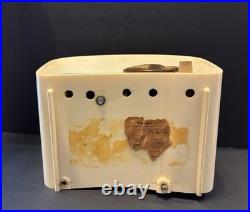 Vintage 1959 Traveler Model T-204 AM Tube Radio Turquoise & Ivory Cabinet. RARE