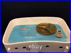 Vintage 1959 Traveler Model T-204 AM Tube Radio Turquoise & Ivory Cabinet. RARE