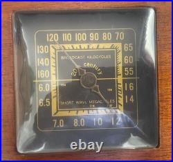 Vintage 20th Century Tabletop Tube Radio Works