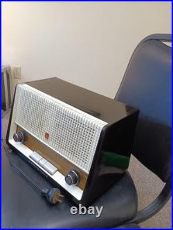 Vintage 50's Philips B2X 78U Bakelite AM-FM Tube Radio Works