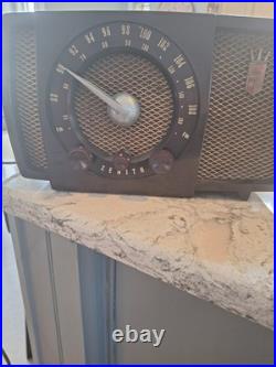 Vintage 50's Zenith Model H723Z AM/FM Bakelite Tube Radio