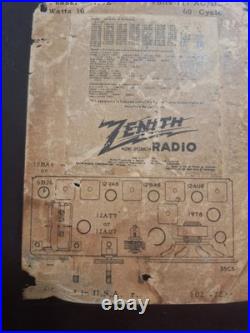 Vintage 50's Zenith Model H723Z AM/FM Bakelite Tube Radio