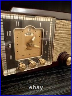 Vintage 50s Radio Gold Admiral Bakelite Vaccumm Tube AM Radio 1953 Model 5F31N