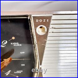 Vintage 50s Westinghouse Mocha White Tube Clock Radio H-640T5 Retro Mid Century