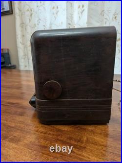 Vintage ART DECO 1938 RCA VICTOR 5Q55 Table Top Bakelite Tube Radio READ