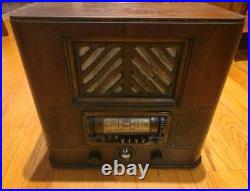 Vintage Airline 93BR-715A Tabletop Pushbutton AM/SW Radio For Restoration Vintage Airline 93BR-715A Tabletop Pushbutton AM/SW Radio For Restoration