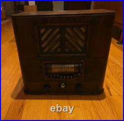 Vintage Airline 93BR-715A Tabletop Pushbutton AM/SW Radio For Restoration Vintage Airline 93BR-715A Tabletop Pushbutton AM/SW Radio For Restoration