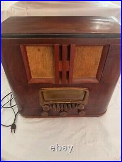 Vintage Airline Tube Radio Model 04br 675b Turns On