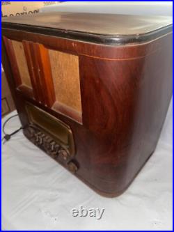 Vintage Airline Tube Radio Model 04br 675b Turns On