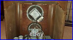 Vintage American Bosch Model 565 Tombstone Style Tube Radio