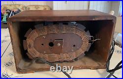 Vintage Antique 1941 FADA model 148 Radio Wood Case Tube