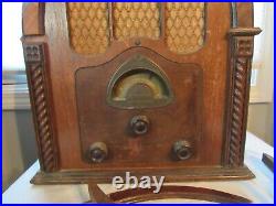 Vintage Antique Atwater Kent model 82 Cathedral Style Wood Case Tube Radio