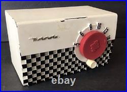 Vintage Art Deco MCM Midget MOTOROLA 1951 Tube Radio Model 5R1 Black/White 50's