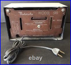 Vintage Art Deco MCM Midget MOTOROLA 1951 Tube Radio Model 5R1 Black/White 50's