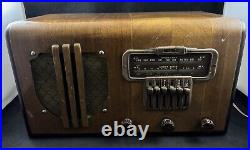 Vintage Belmont Model 665 Wood Table Tube Radio