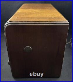 Vintage Belmont Model 665 Wood Table Tube Radio