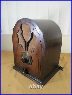 Vintage CRC King No. 17233 Cathedral Style Wood Table Top TUBE Radio