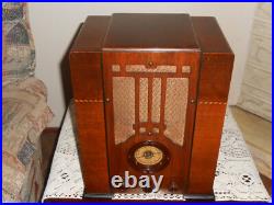 Vintage Coronado Tombstone Tube Radio Nice Original Finish! Works! Sold As Is