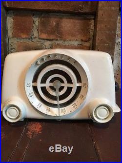 Vintage Crosley Bullseye Bakelite Radio 11-100U Bulls Eye Tube