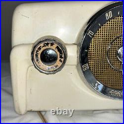 Vintage Crosley Model 10-135 Table Top Tube Radio NICE Condition Works See Vid