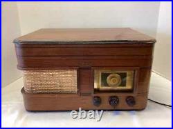Vintage Crosley Model 56TP-L Wood Cabinet Table Model Tube Radio C. 1946 Vintage Crosley Model 56TP-L Wood Cabinet Table Model Tube Radio C. 1946