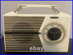 Vintage Crown PR-535C Tube radio With Case