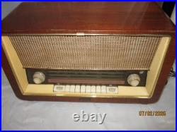 Vintage Delmonico AM/FM/SW Tube Radio Model PB-742 in Beautiful Wooden Case