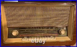 Vintage Delmonico PB-742 Tube Radio. READDescriptionSEE PICS