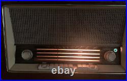 Vintage Delmonico PB-742 Tube Radio. READDescriptionSEE PICS