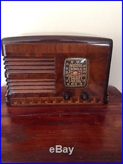 Vintage Detrola Tube Radio