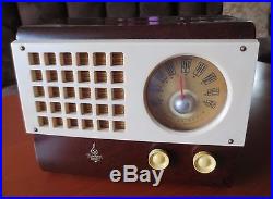 Vintage EMERSON 520 Marbled Catalin Tube Radio 1945