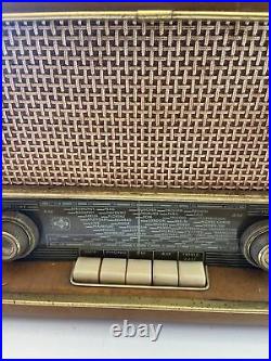Vintage EMUD Rekord Junior 196 German AM/FM Wooden TableTop Tube Radio