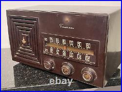 Vintage Emerson Bakelite Cabinet TableTop Tube Radio