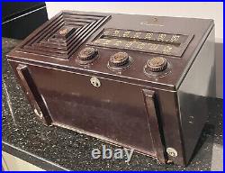 Vintage Emerson Bakelite Cabinet TableTop Tube Radio