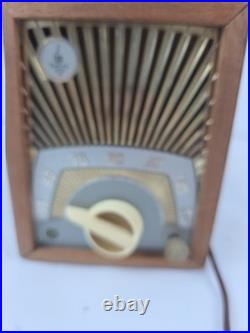 Vintage Emerson Model 713 B Tube Radio Sunburst Pattern MCM TURNS ON