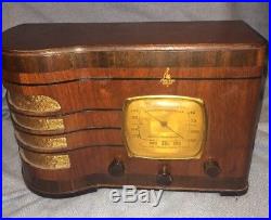 Vintage Emerson R153 Tube Radio