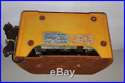 Vintage Fada Temple 652 Open Grill Butterscotch Catalin with Red Trim Tube Radio