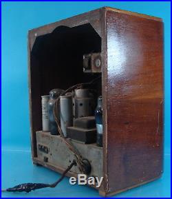 Vintage Foreign Crosley Fiver Art Deco Tombstone Wooden Tube Radio Bakelite Knob