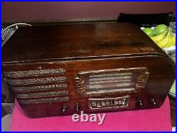 Vintage GE GENERAL ELECTRIC G-61 TABLETOP RADIO WOOD SHELL & BAKELITE TRIM