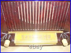 Vintage GE model 422 Bakelite Swirl Case Tube Table Radio General Electric
