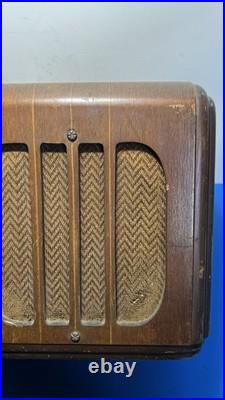 Vintage General Electric GE E-72 Tube Radio Wooden Cabinet 1930s Powers On